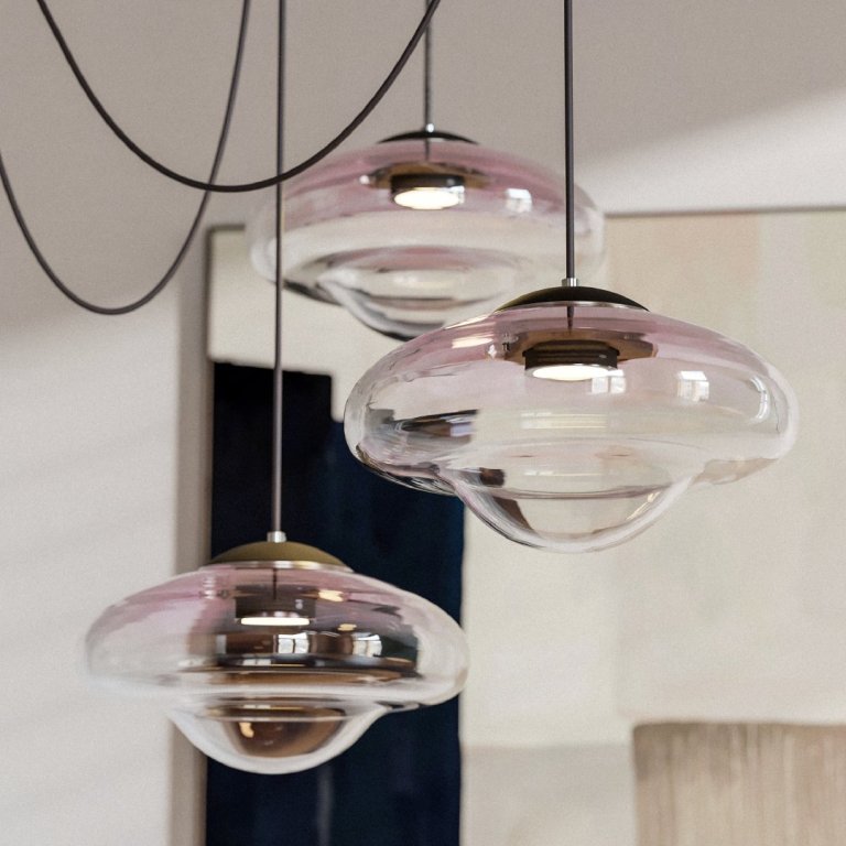 Designové svítidlo Aura ručně vyrobené z porcelánu a foukaného českého křišťálu.