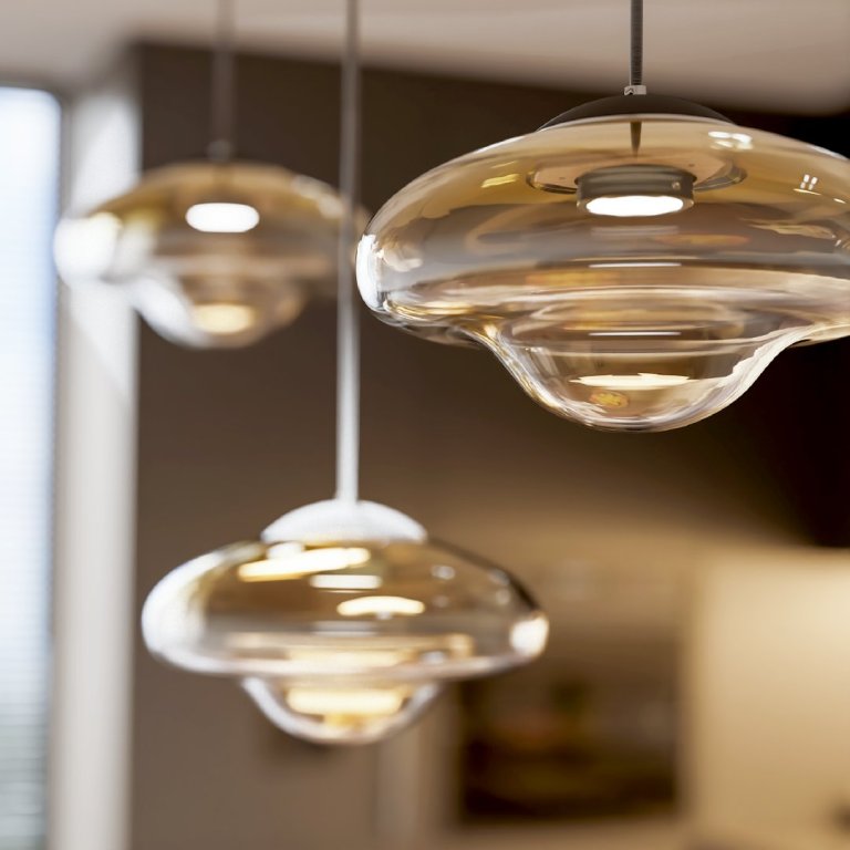 Designové svítidlo Aura ručně vyrobené z porcelánu a foukaného českého křišťálu.