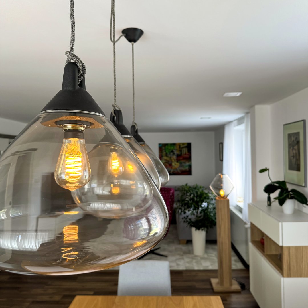 Designové svítidlo Boya ručně vyrobené z porcelánu a foukaného českého křišťálu.